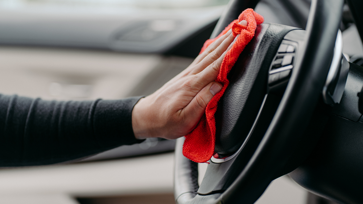 HOW TO CLEAN YOUR CAR'S STEERING WHEEL LIKE A PRO